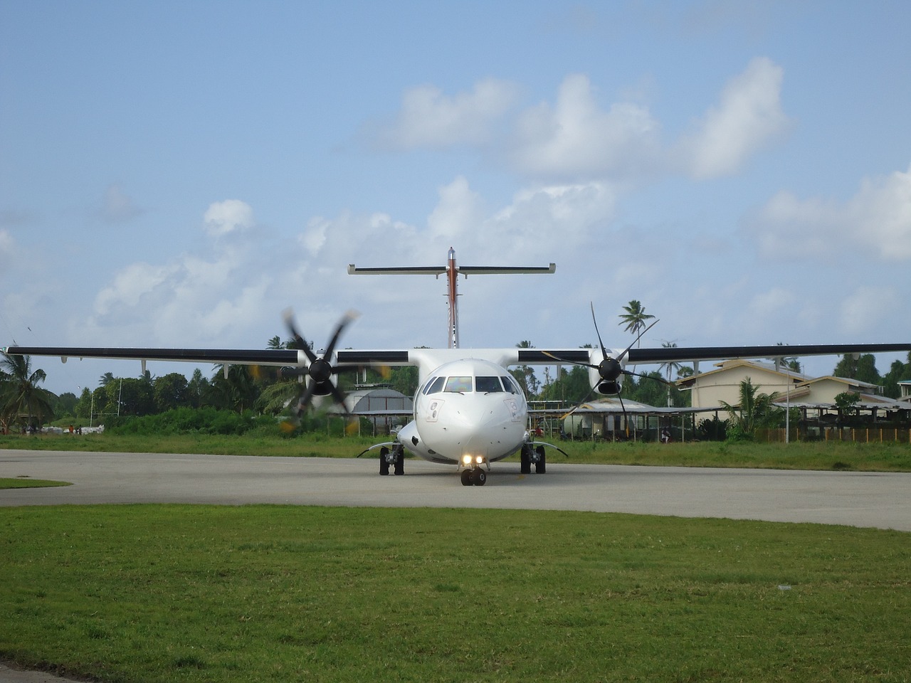 plane tuvalu funafuti free photo