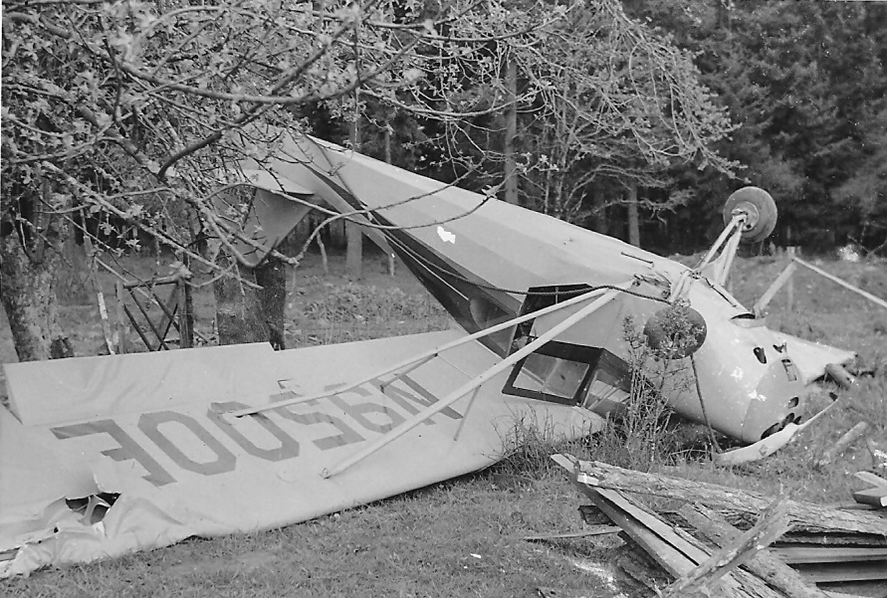 plane crash accident bad landing free photo