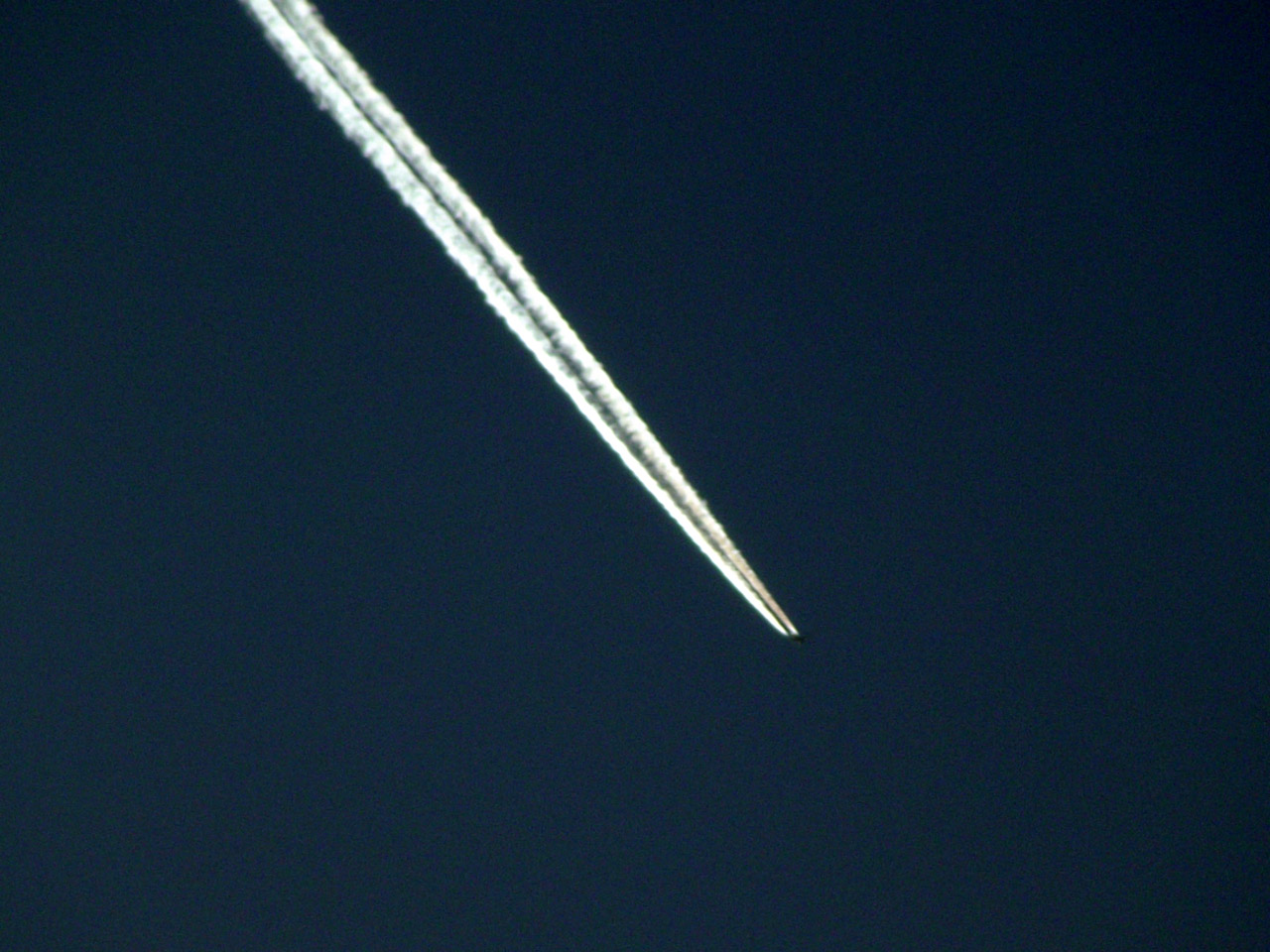 plane sky streaks free photo