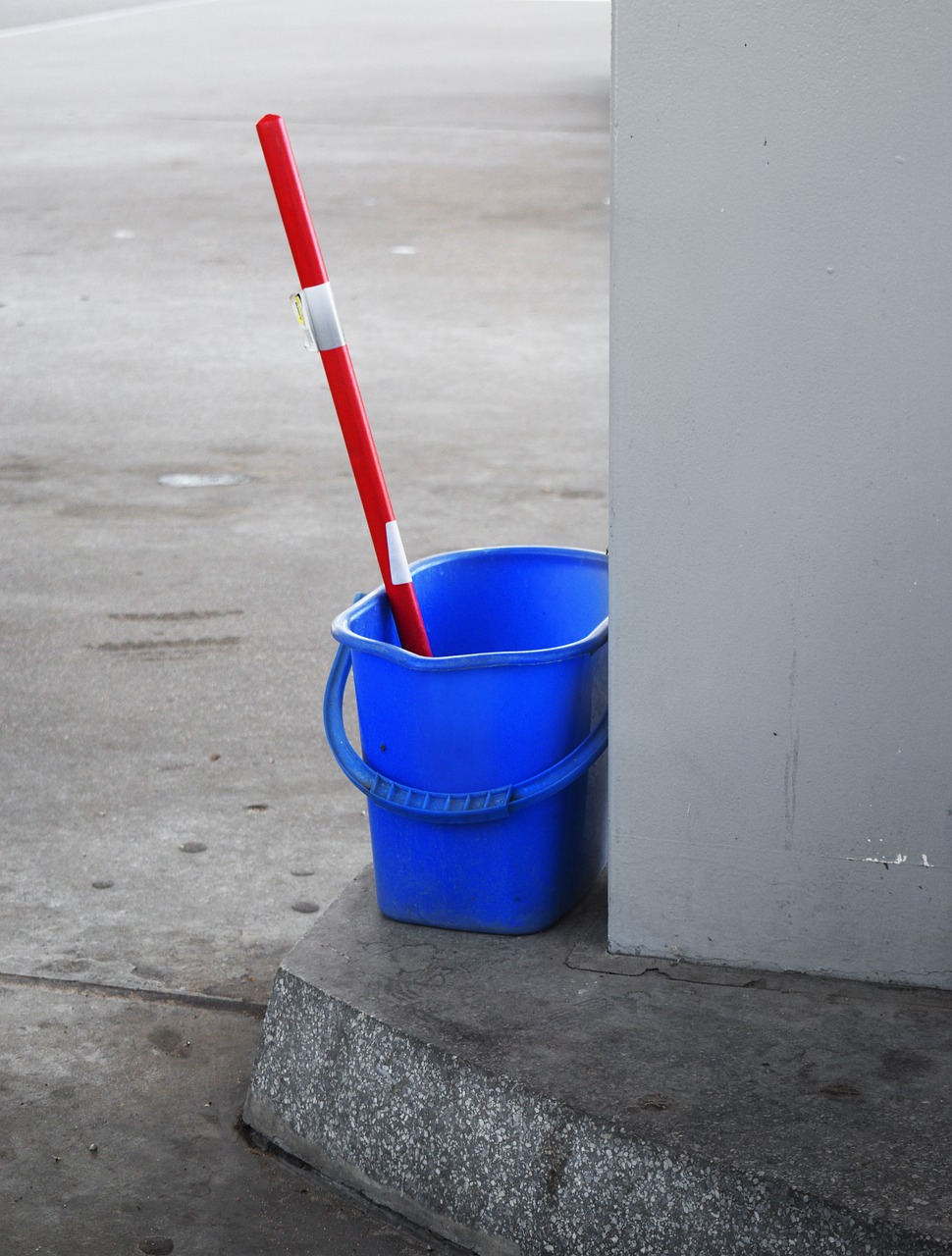 plastic bucket blue free photo