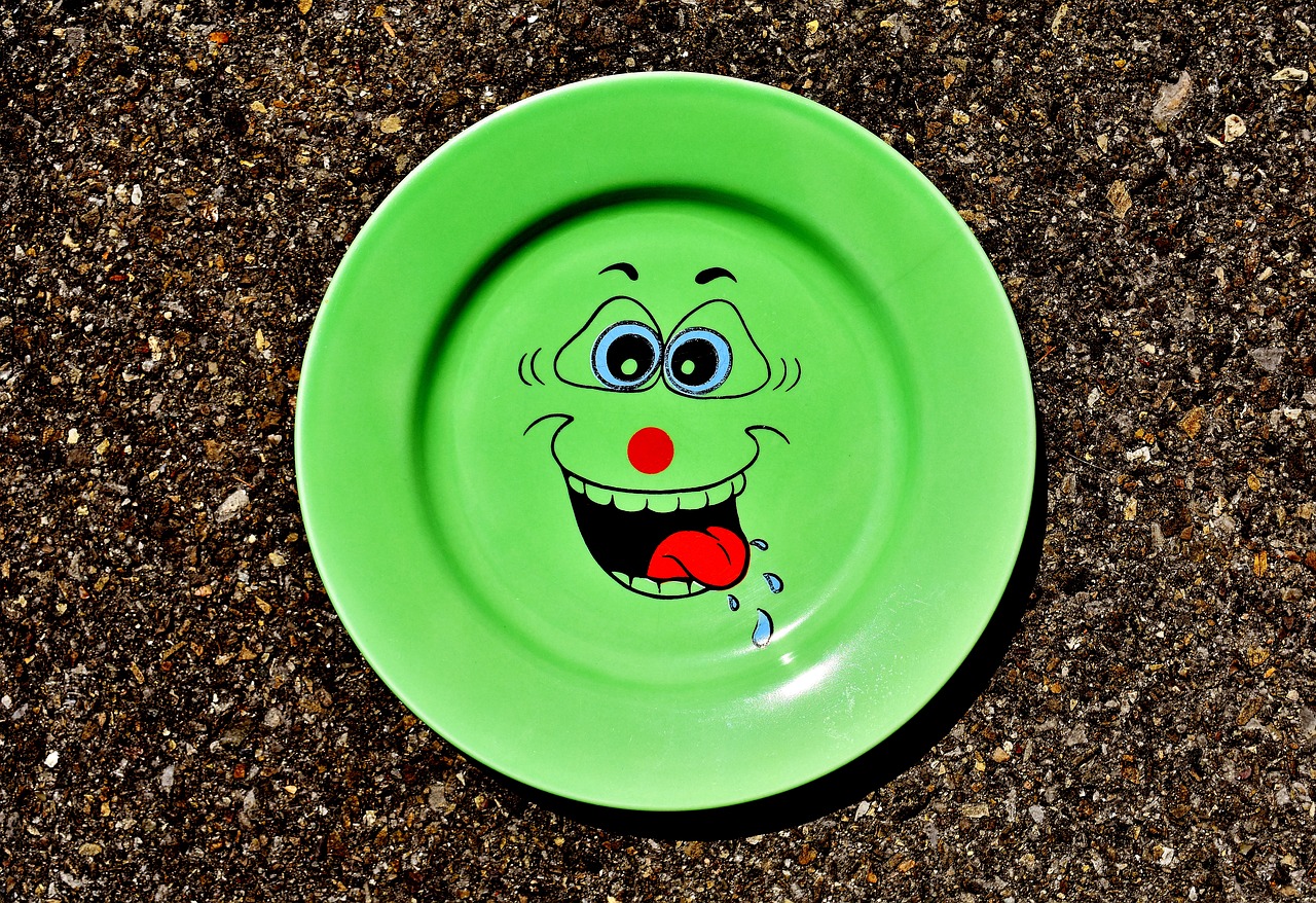 plate tableware smiley free photo