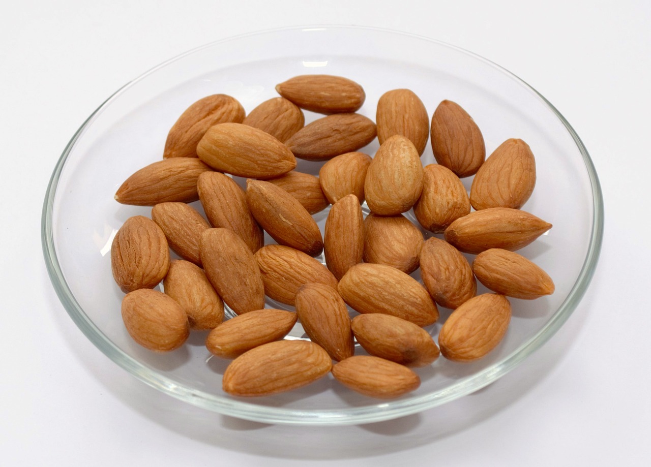 plate almonds raw free photo