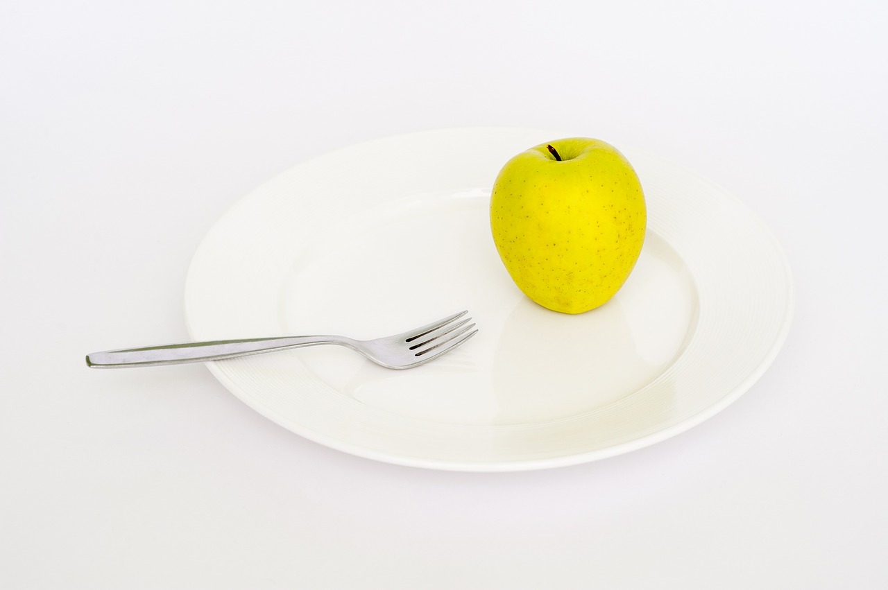 plate apple fork free photo