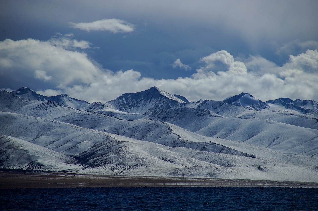 plateau blue sky tibet's snow-capped mountains free photo