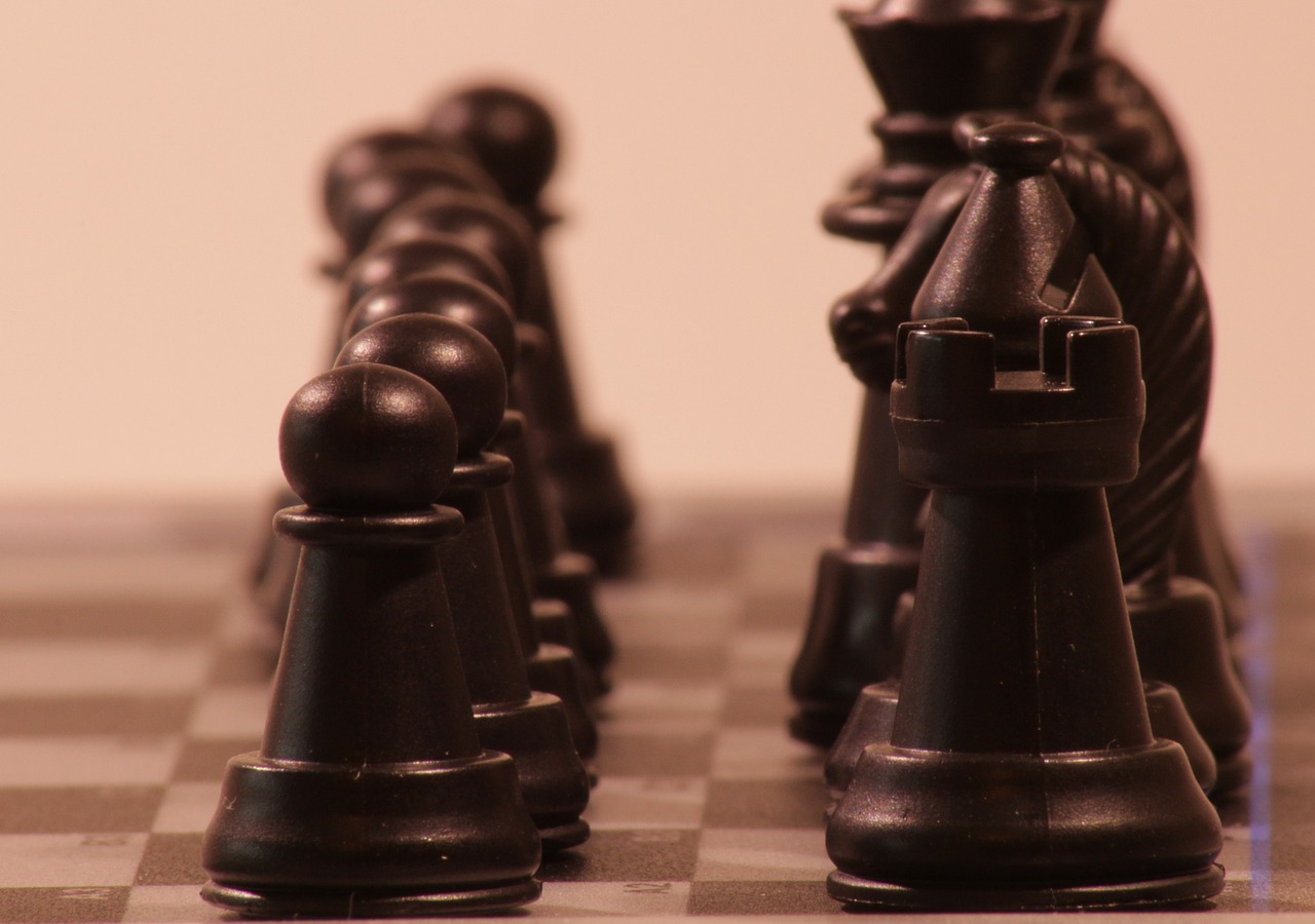 play chess figures free photo