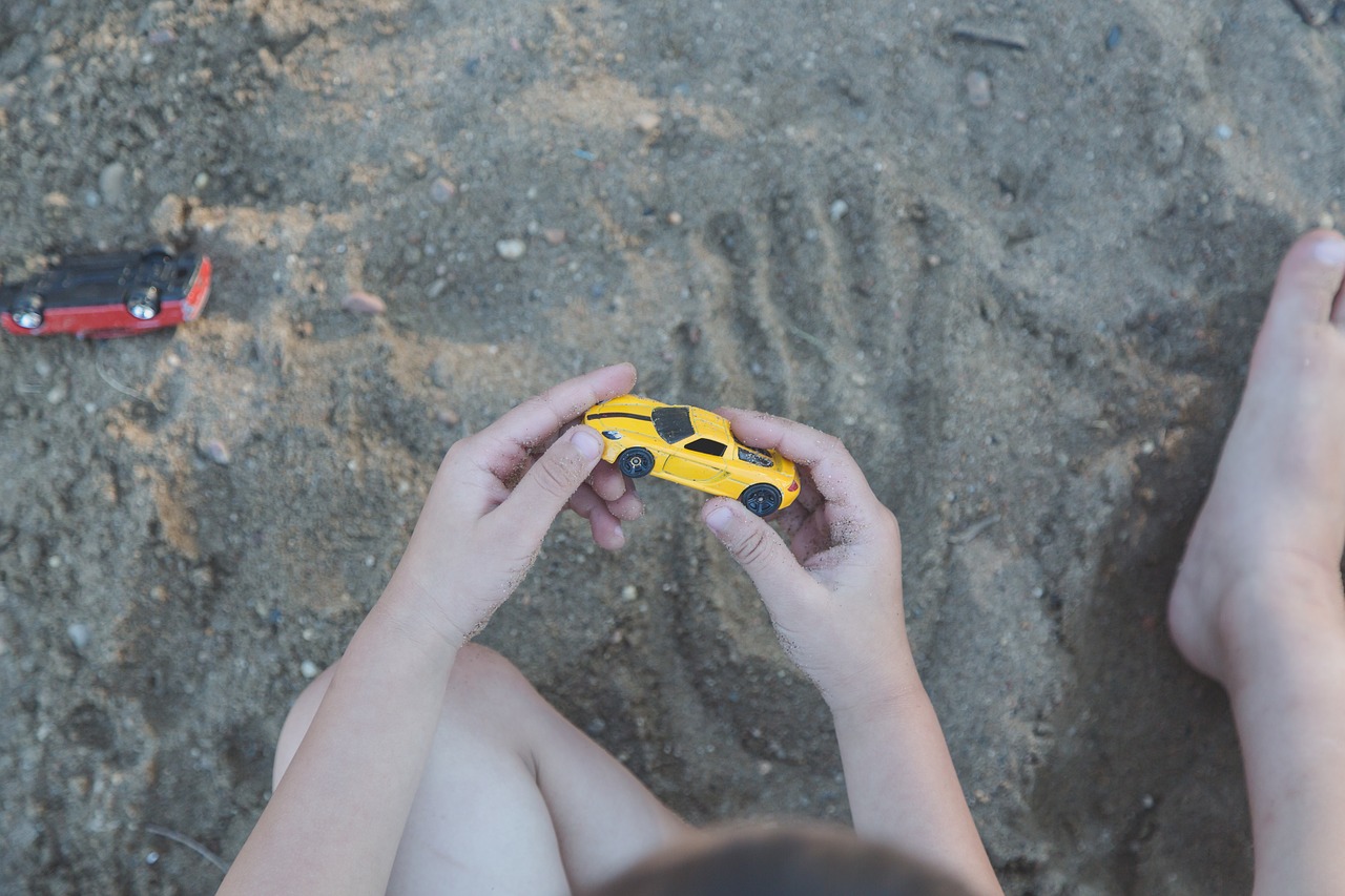 playing sand kid free photo