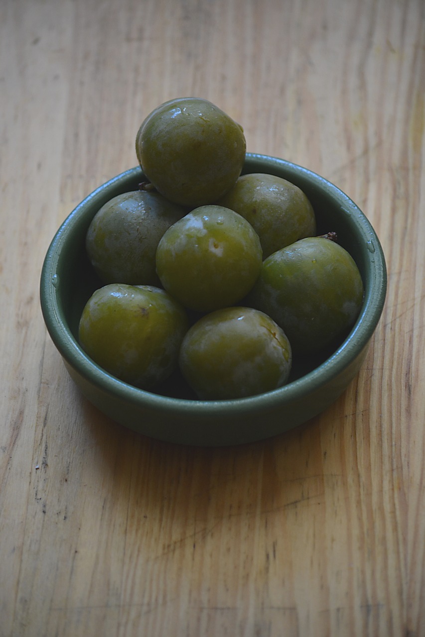 plums fruit market free photo