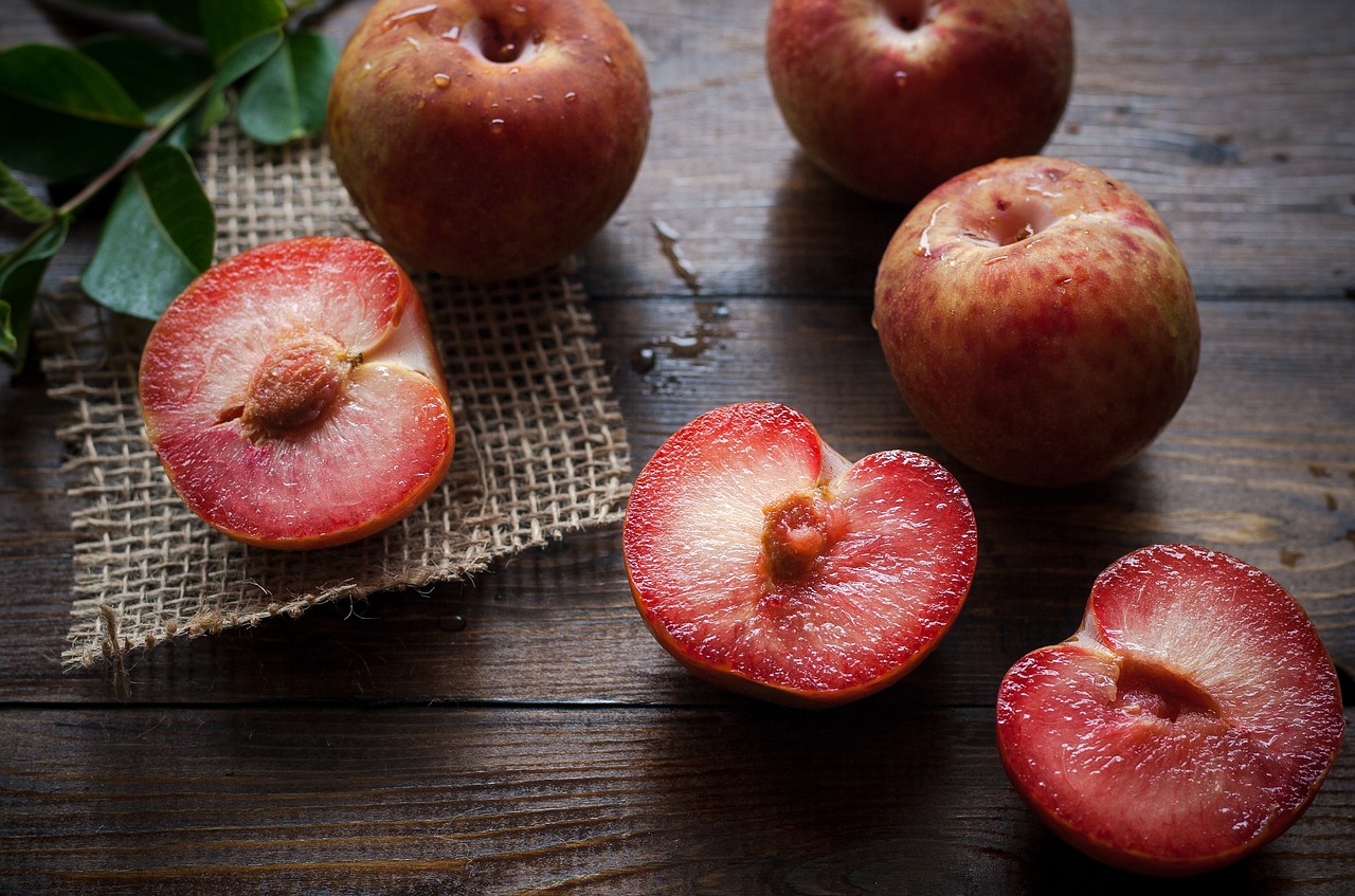 plums ripe healthy free photo