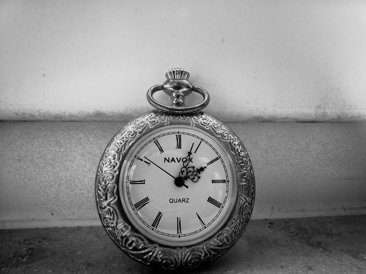 pocket watch  vintage  black free photo