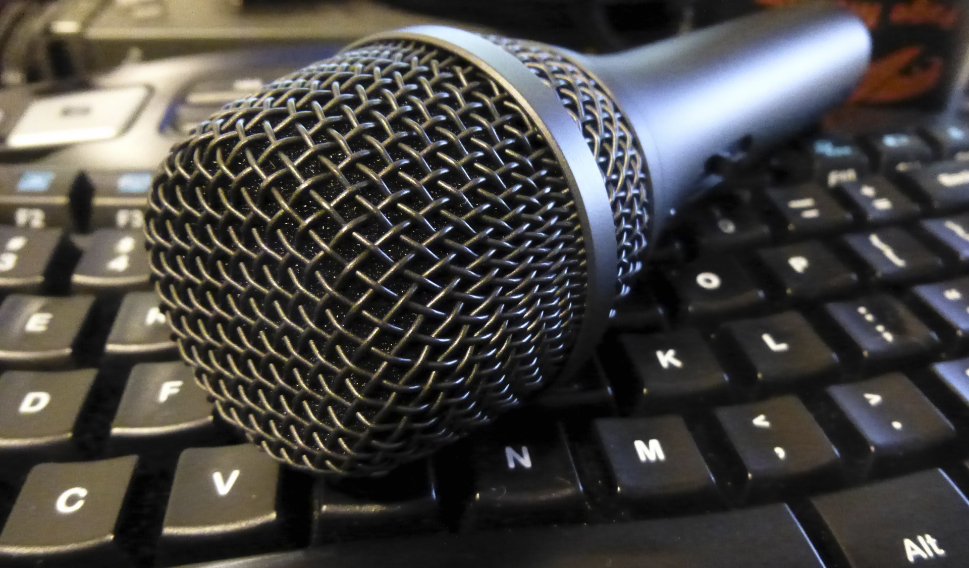 podcast microphone computer free photo