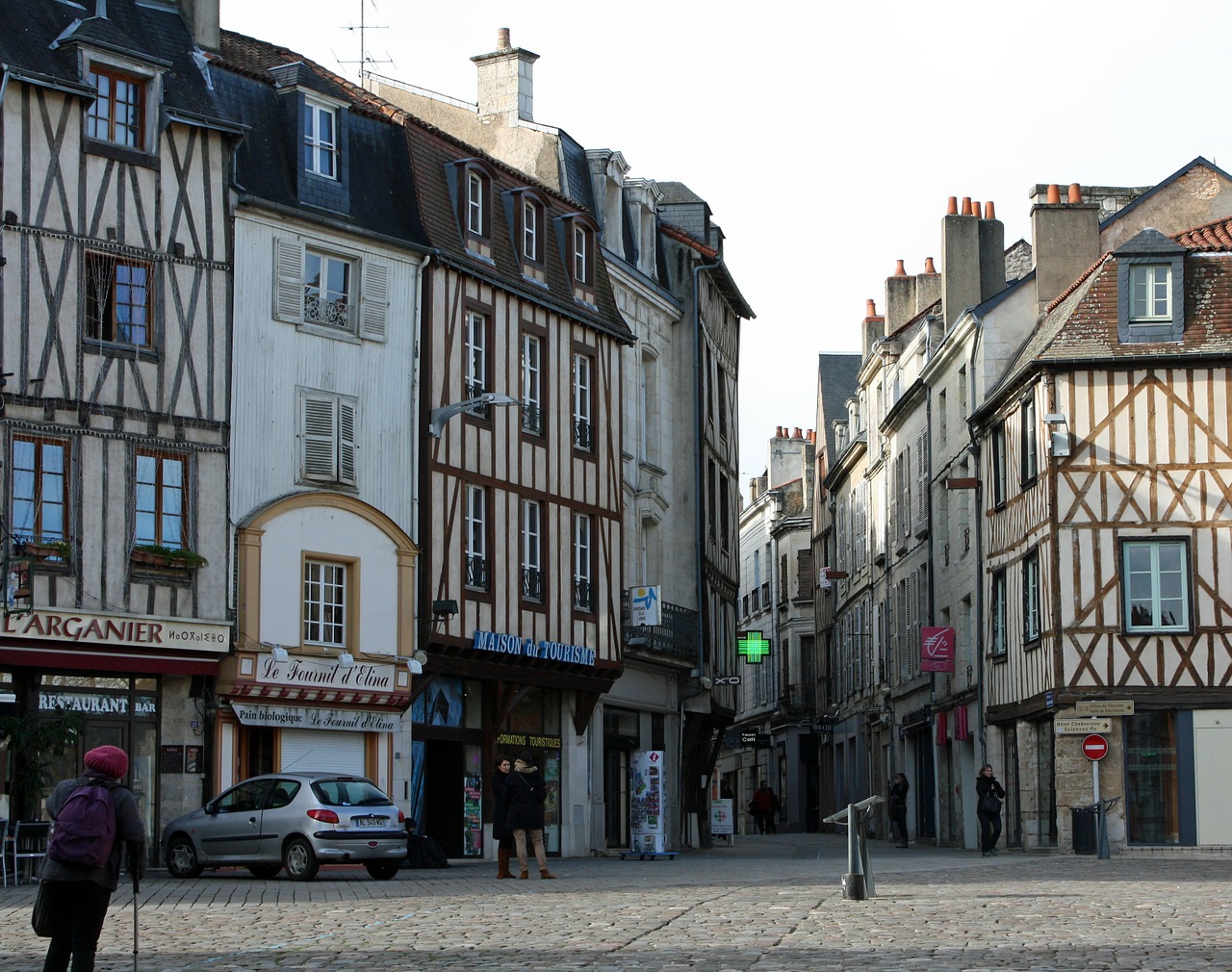 poitiers centre medieval buildings french place free photo