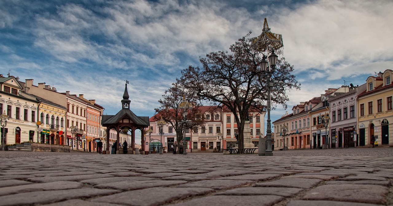 poland the old town square free photo