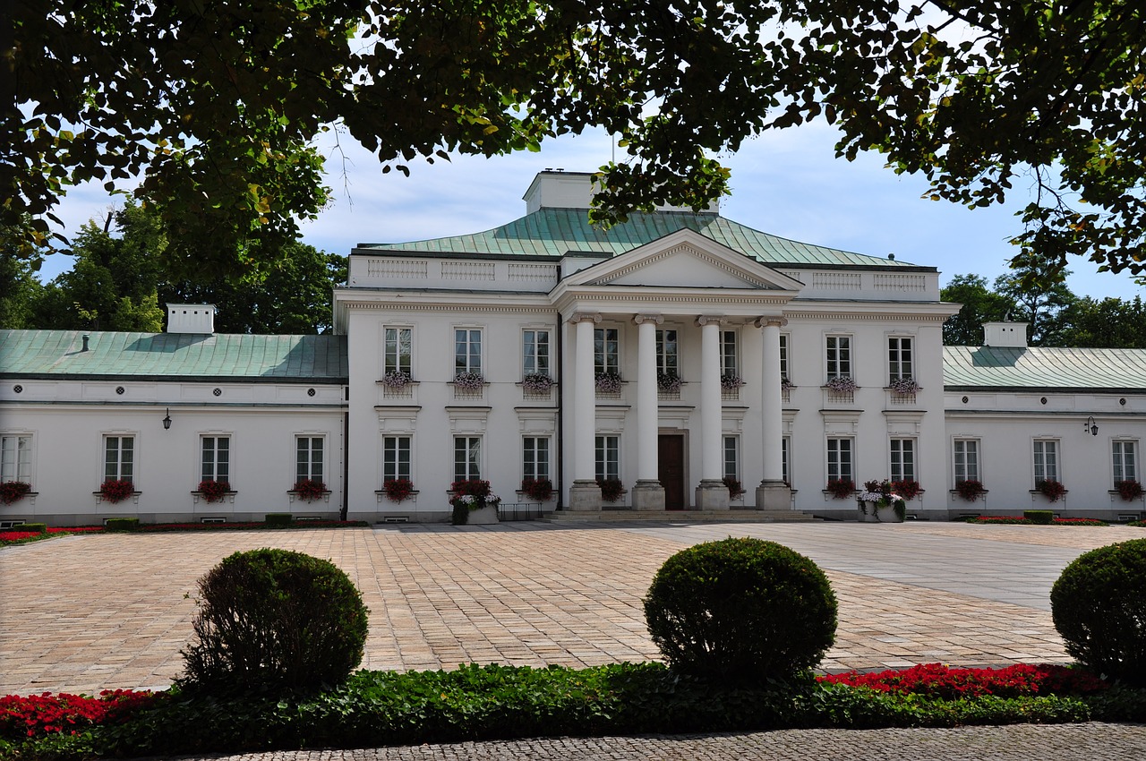 poland warsaw the presidential palace free photo