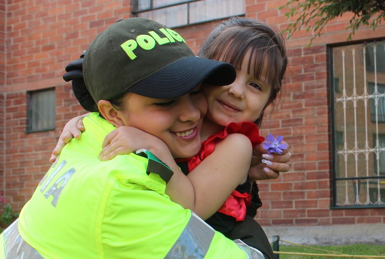 police colombian children free photo