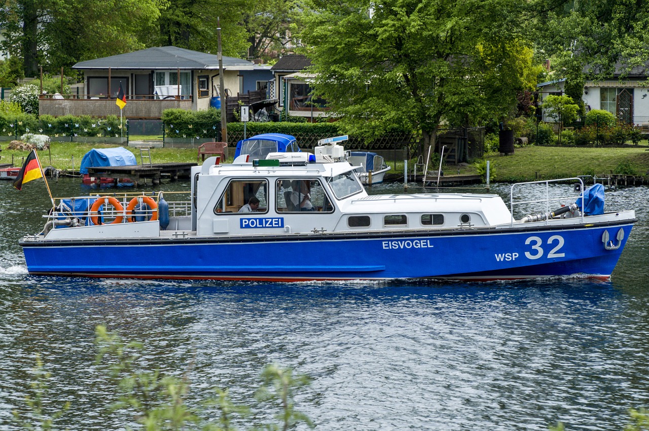 police police boat spree free photo