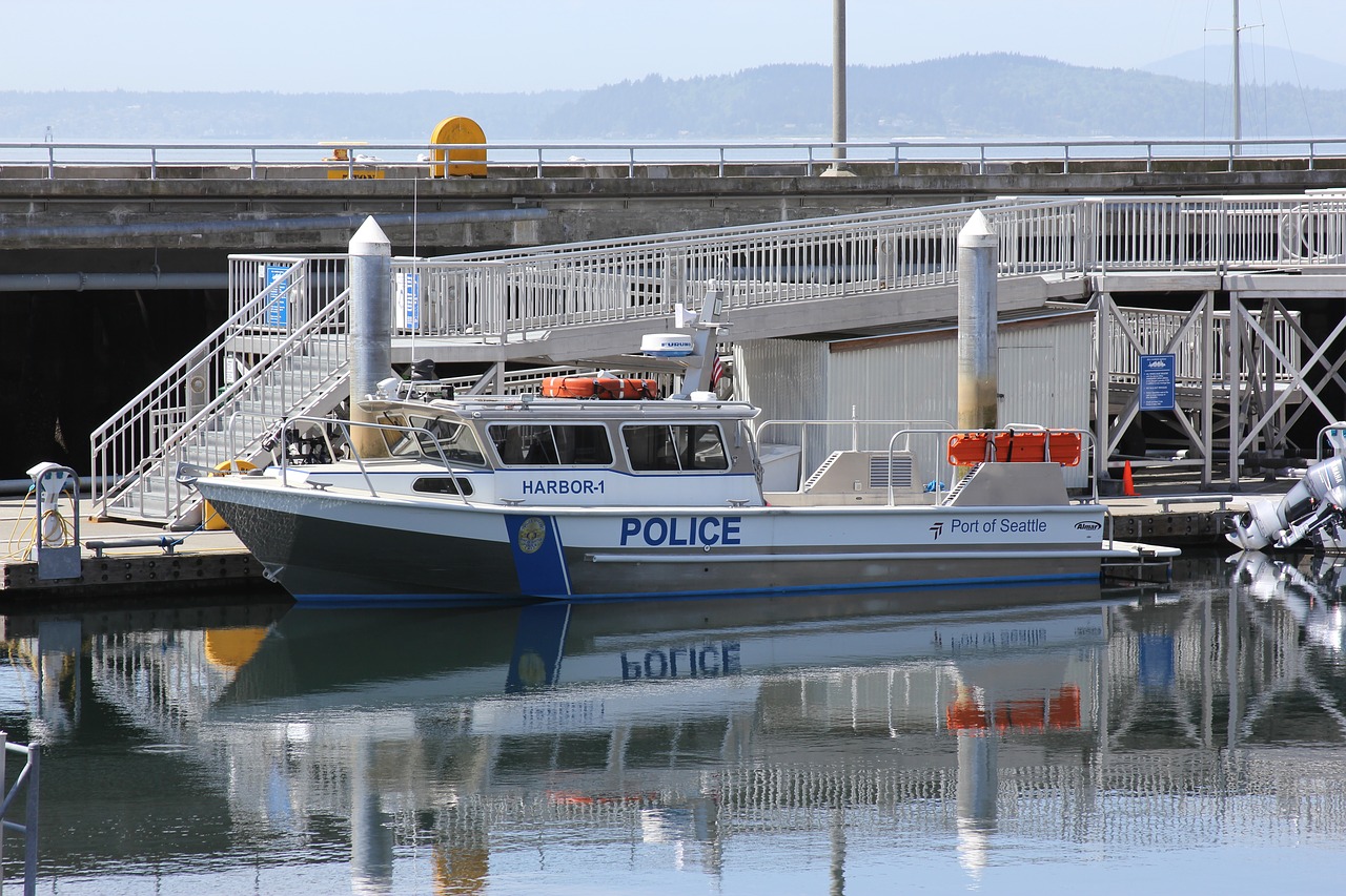 police boat emergency free photo