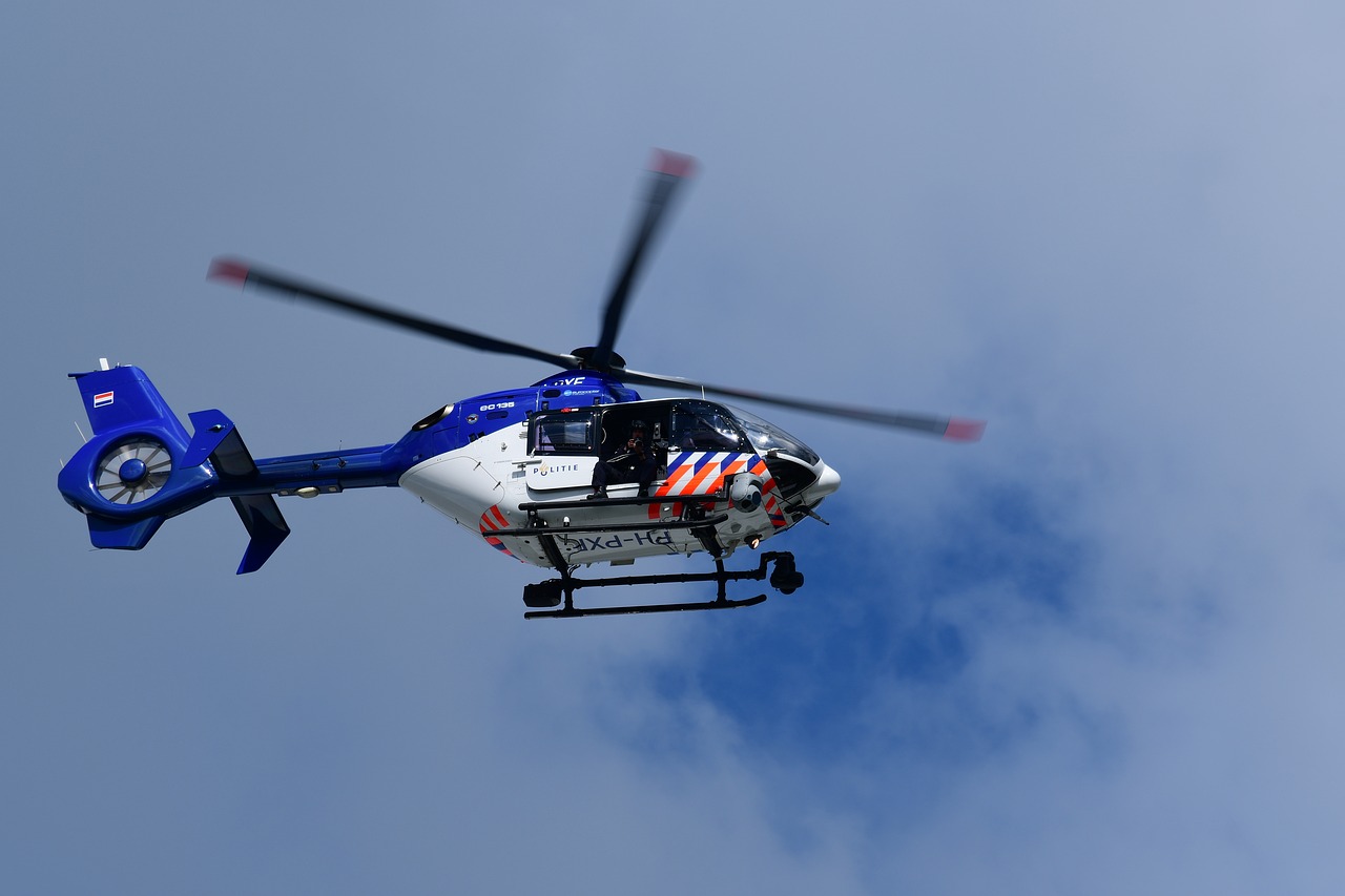 police helicopter helicopter flight free photo