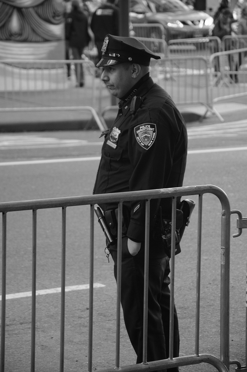 policeman new york manhattan free photo