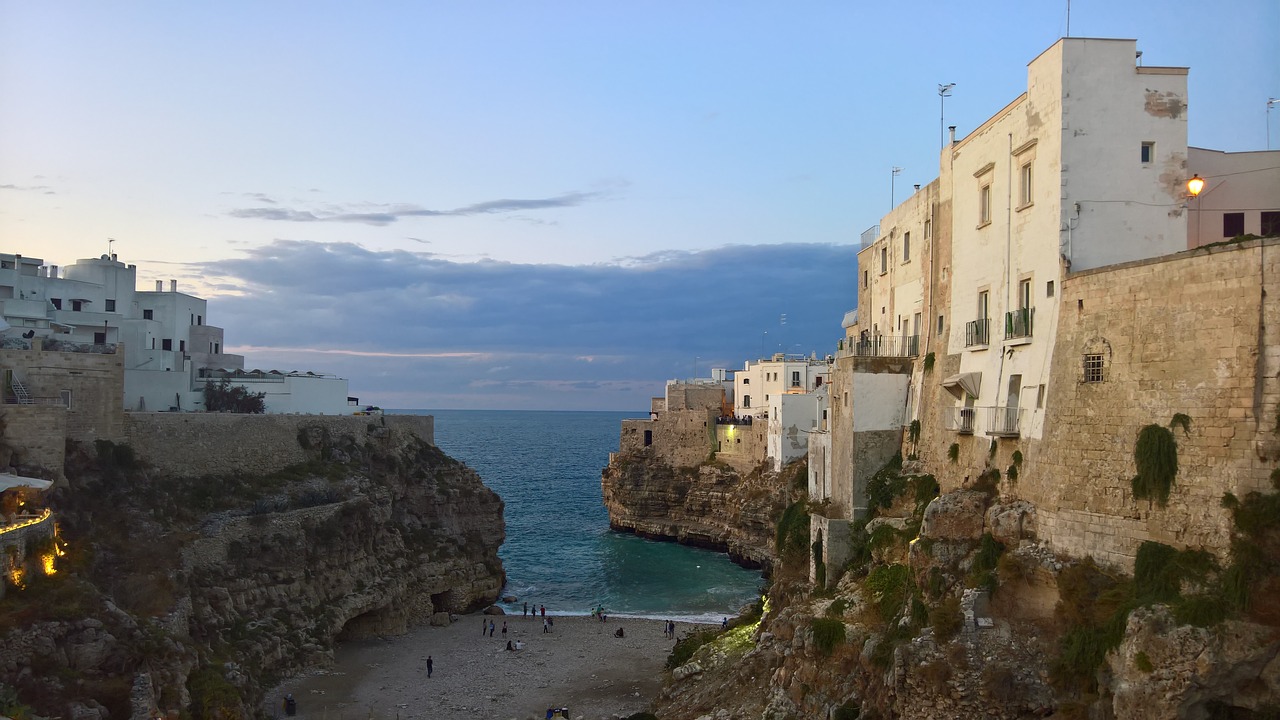 polignano puglia glimpse free photo