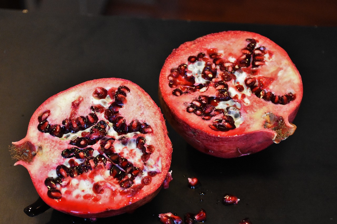 pomegranate fruits red free photo