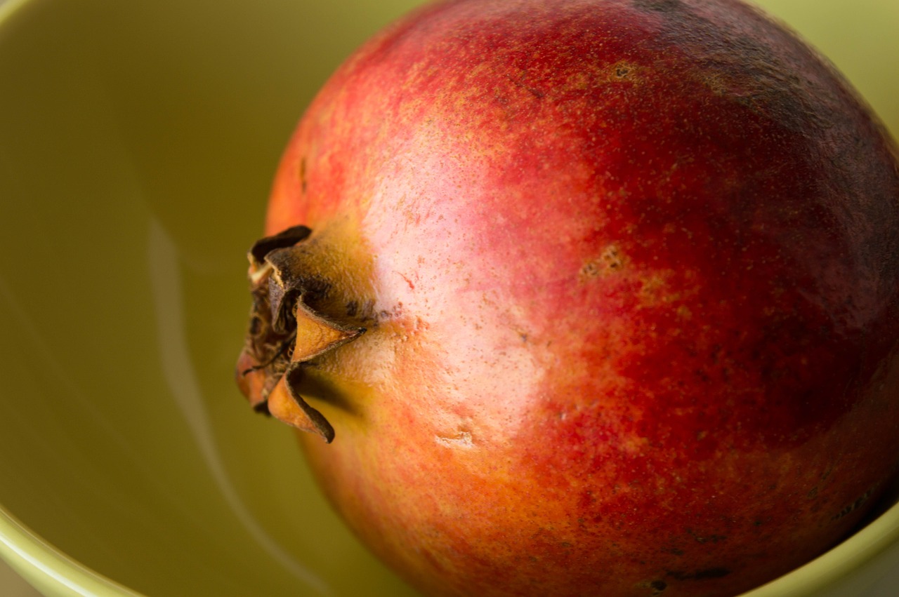 pomegranate fruit juicy free photo