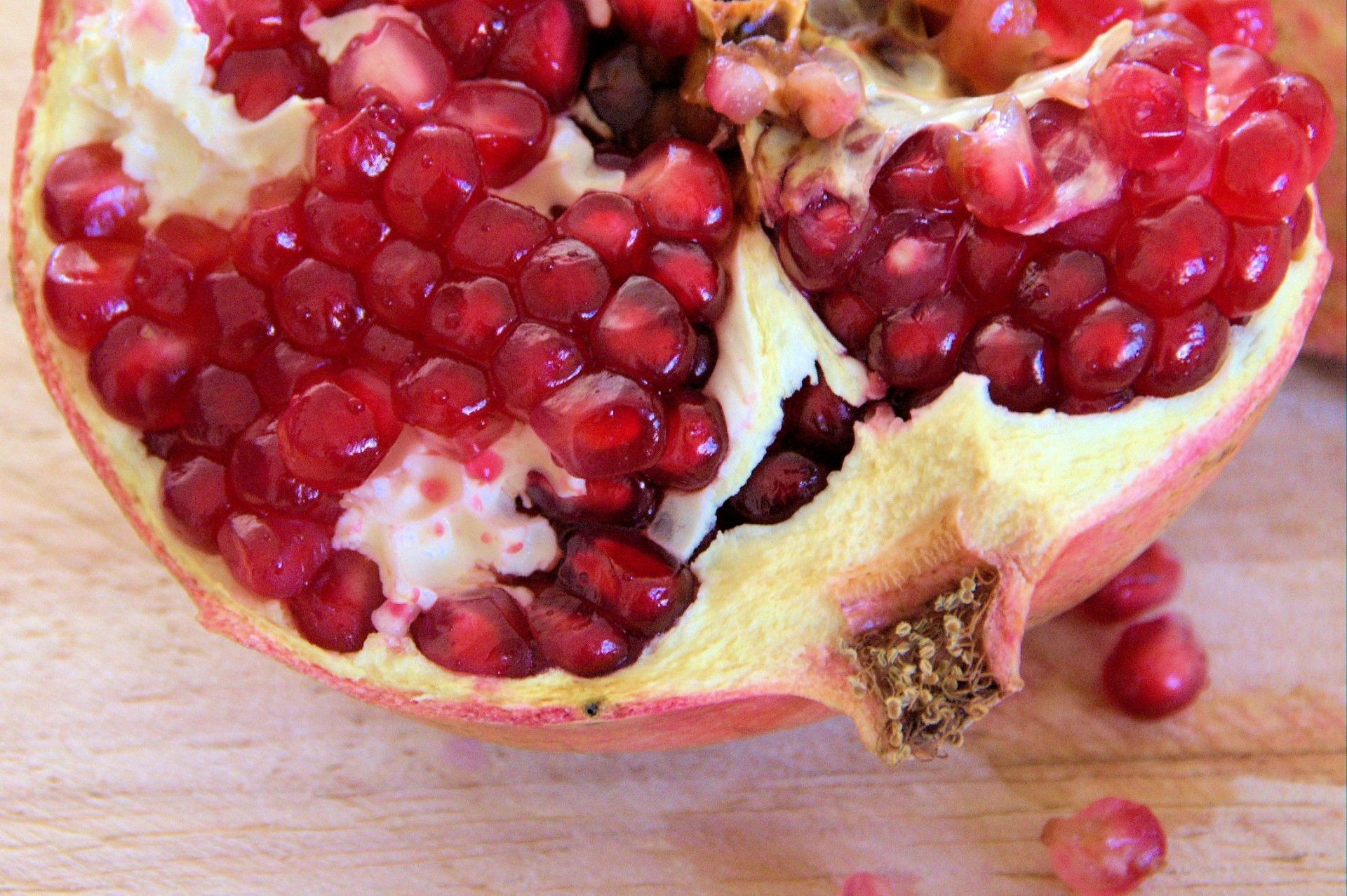 pomegranate seeds juice free photo