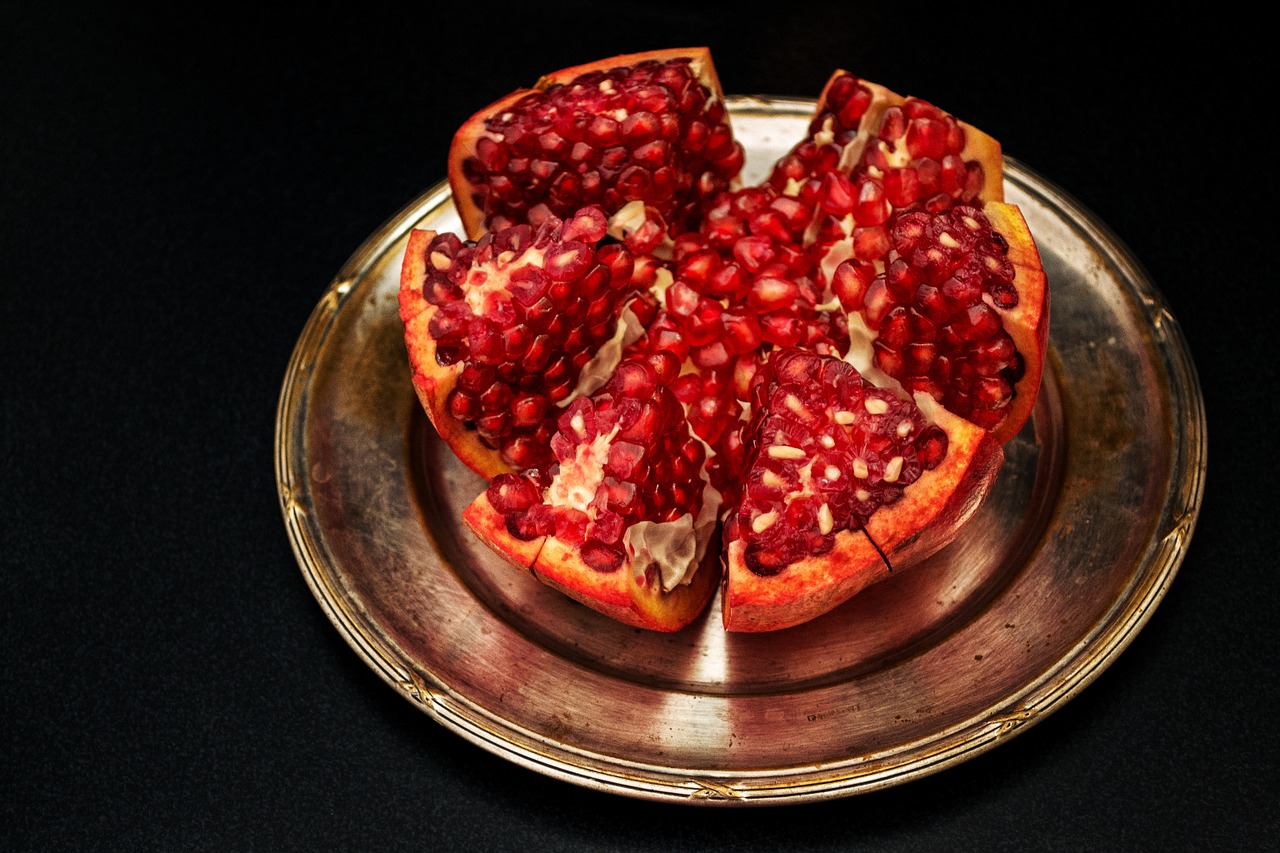 pomegranate fruit healthy free photo