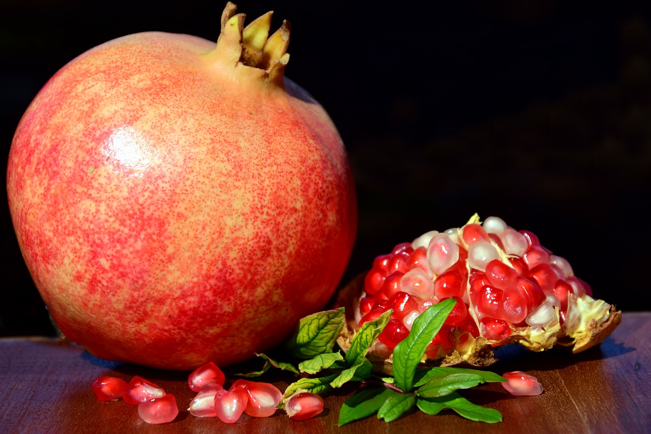 pomegranate fruit red free photo