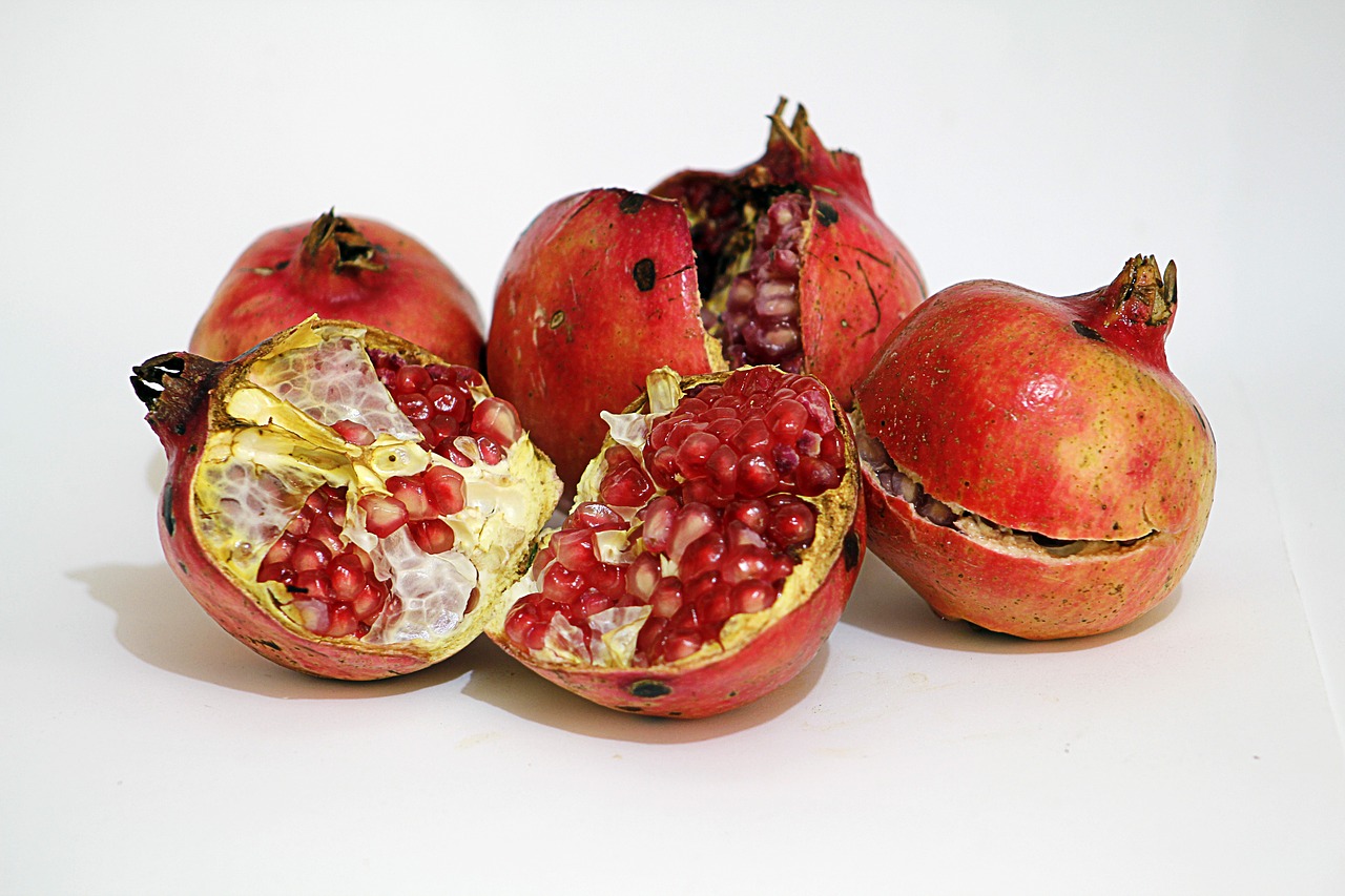 pomegranate  fruit open  sympathy free photo
