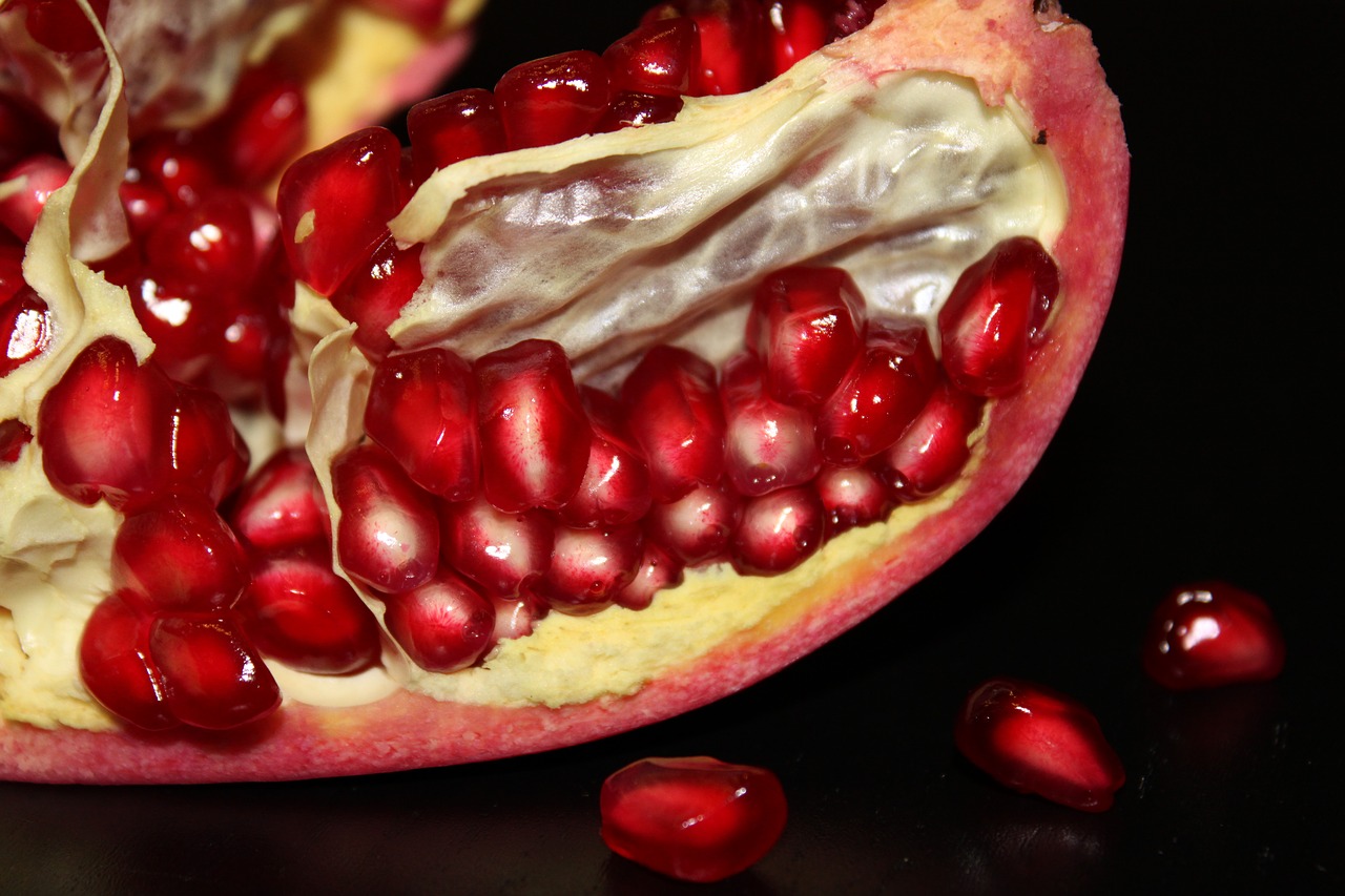 pomegranate  granaatappel  fruit free photo