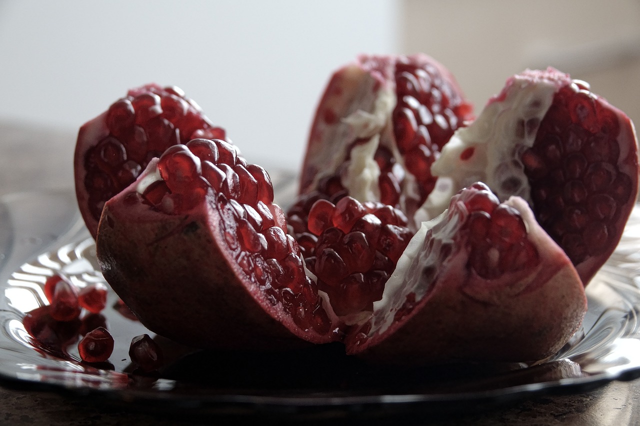 pomegranate  red  ripe free photo