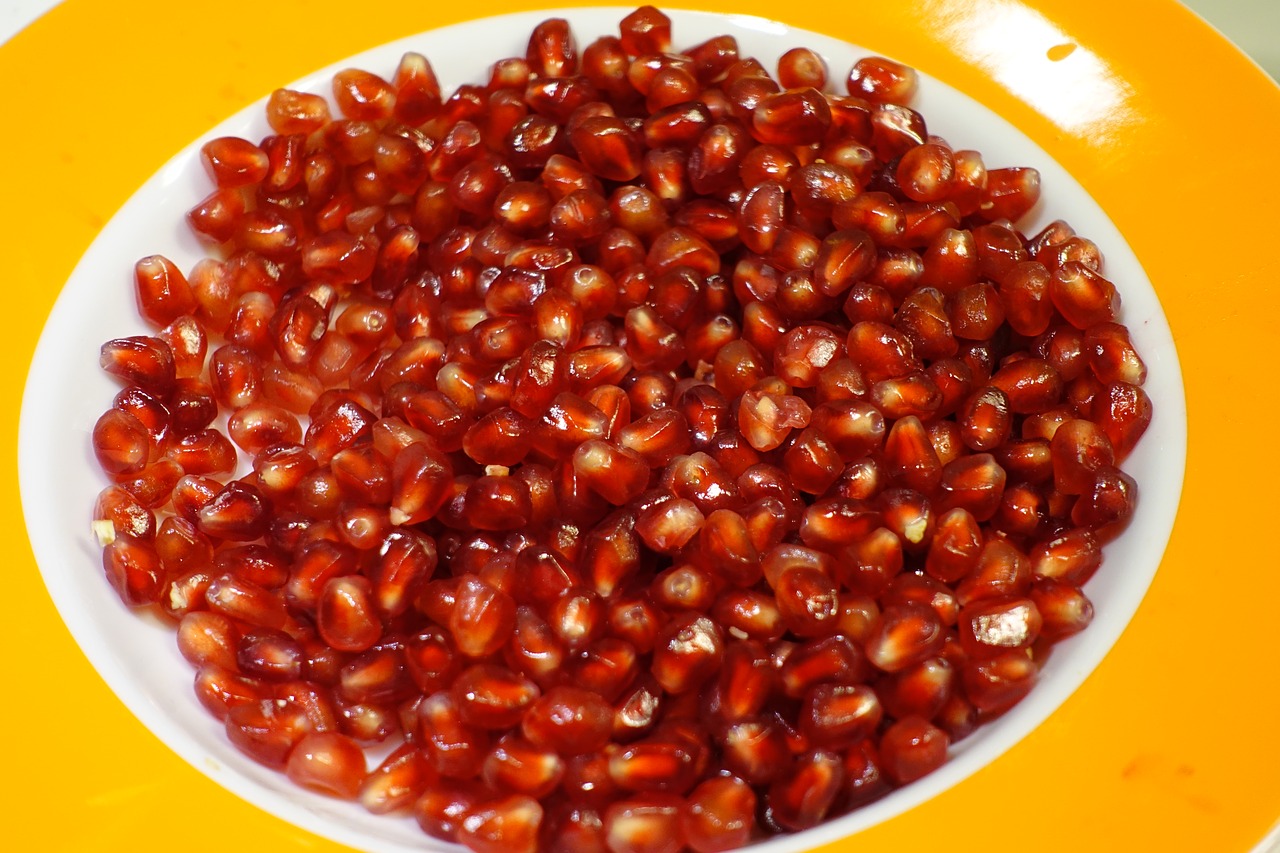 pomegranate seeds cores red free photo
