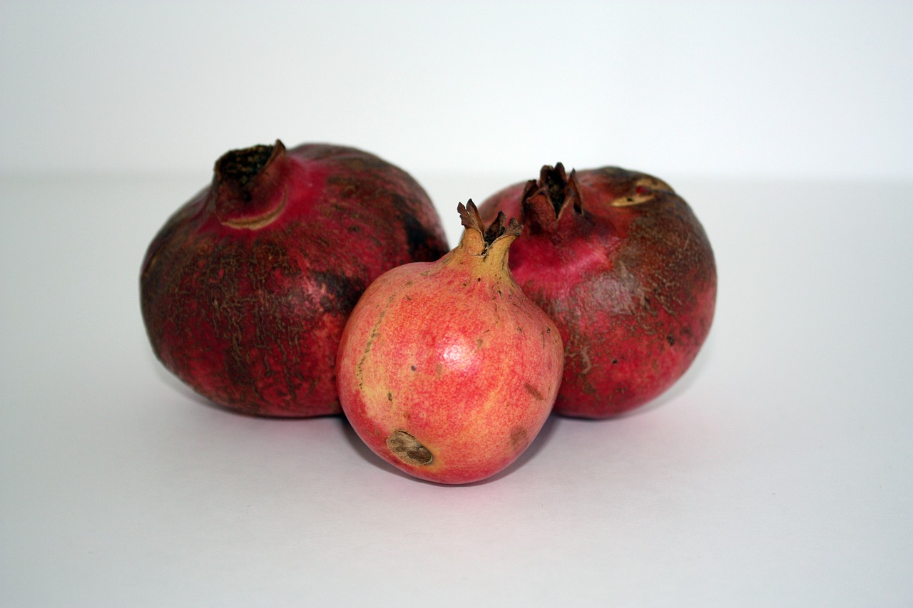 pomegranates red fruit free photo