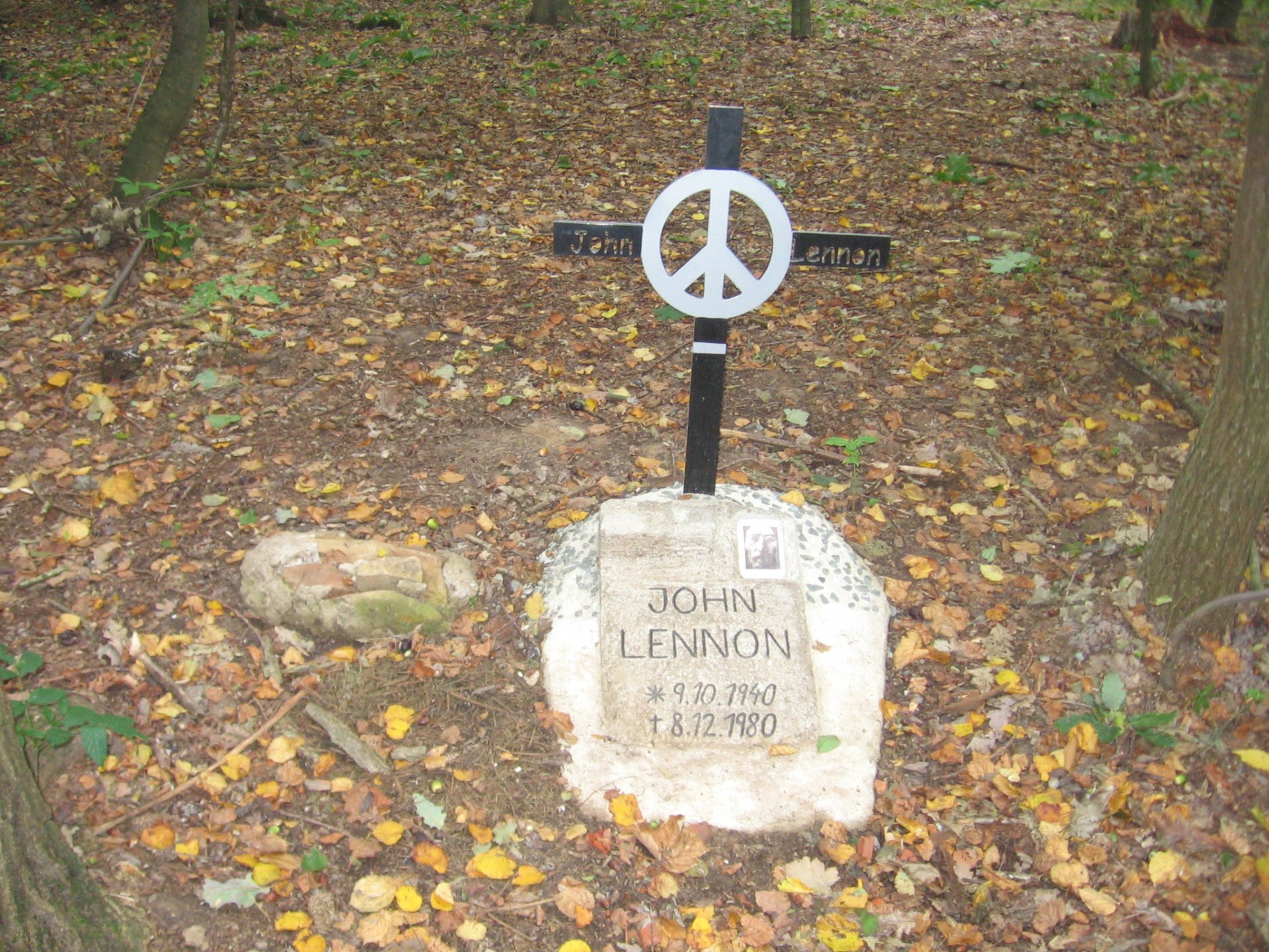 memorial cross monument free photo