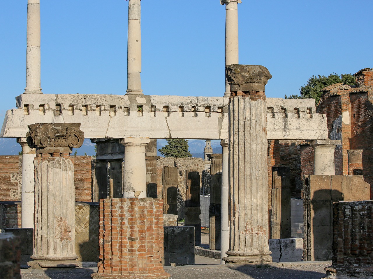 pompei ionic pillars free photo
