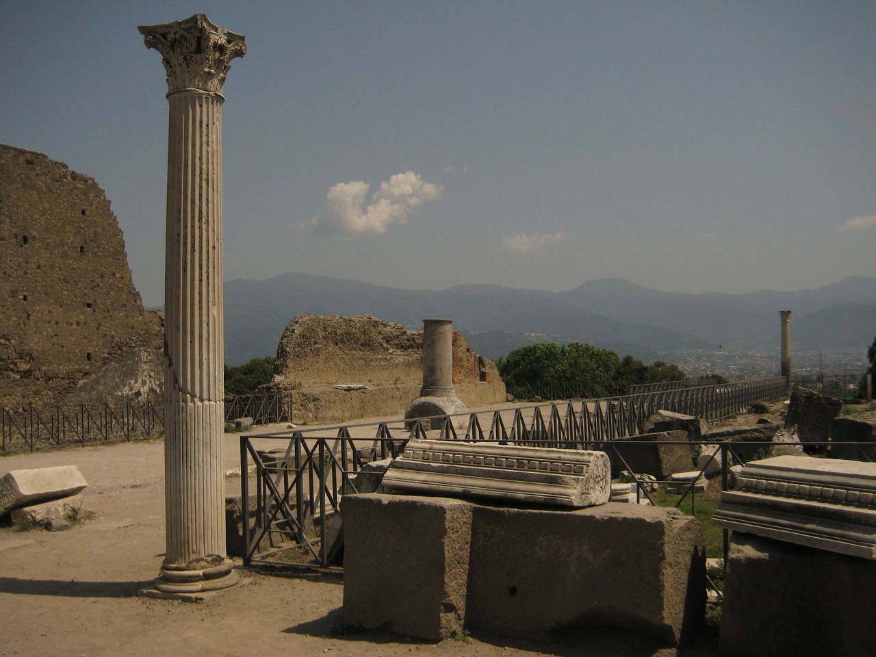 pompeii columnar statue free photo