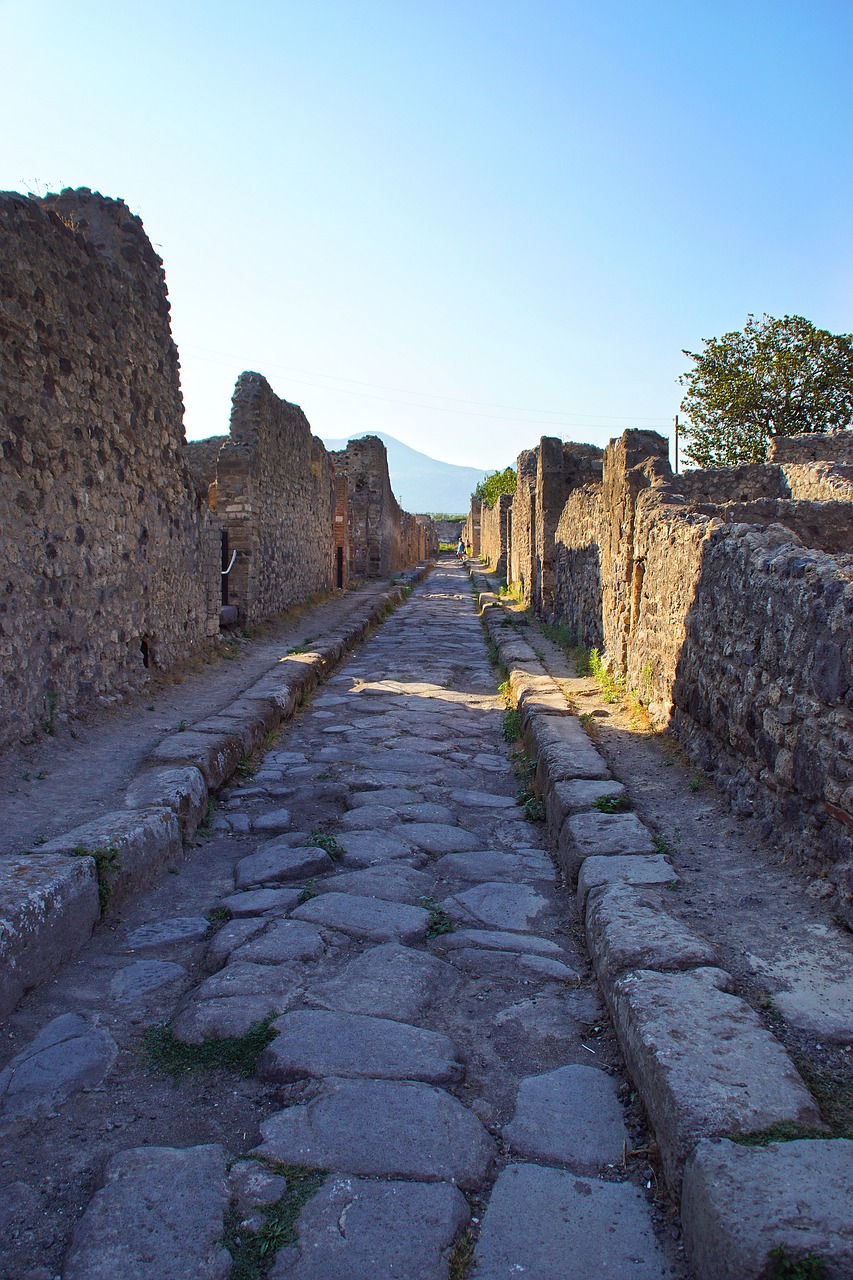 pompeii italy ancient ruins free photo
