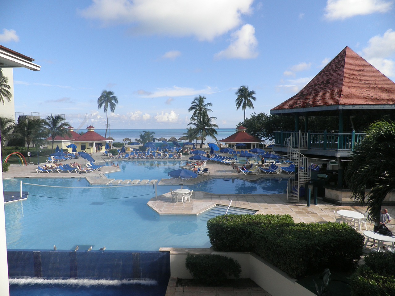 pool hotel ocean free photo