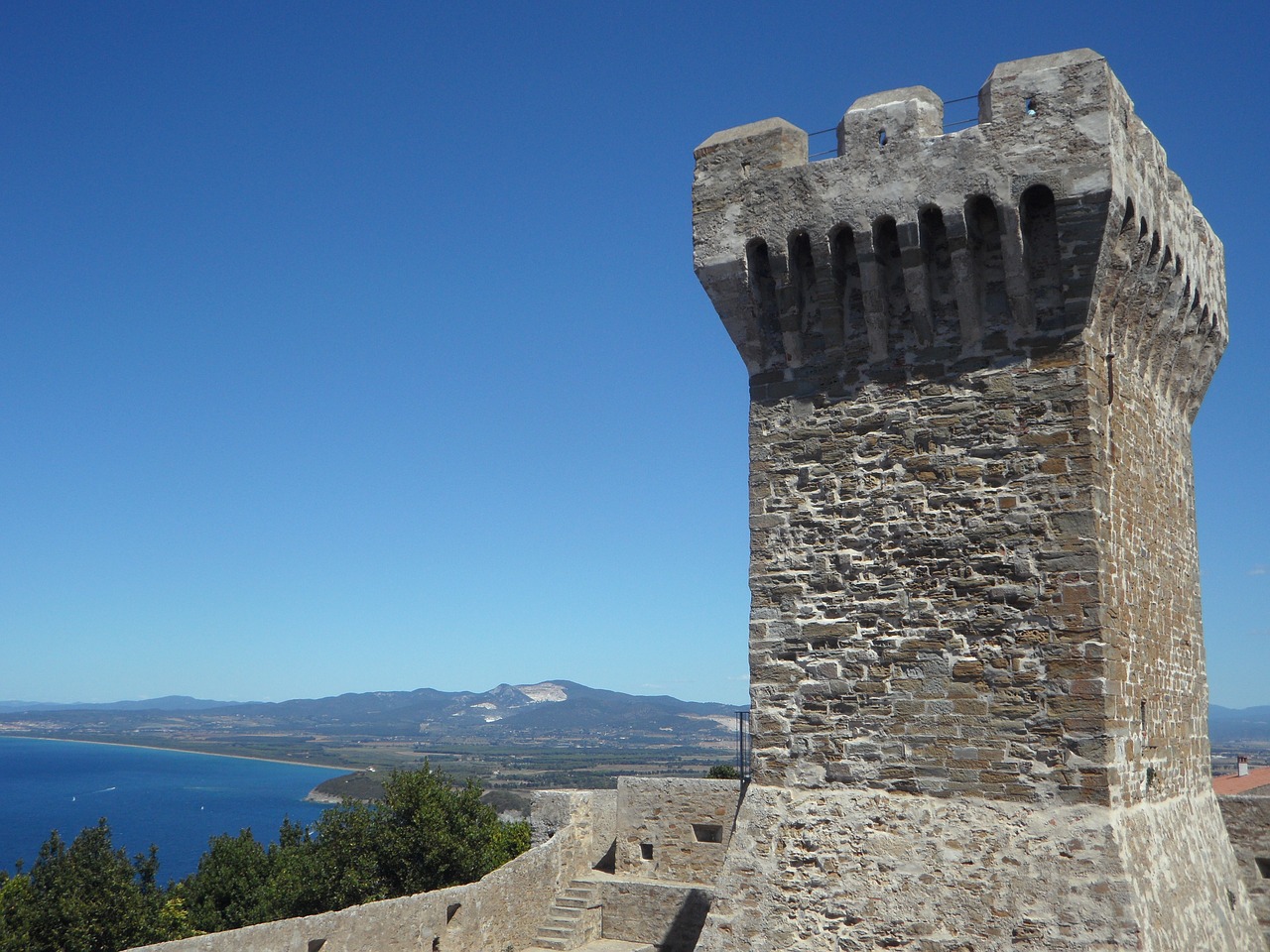 populonia gulf of baratti castle free photo