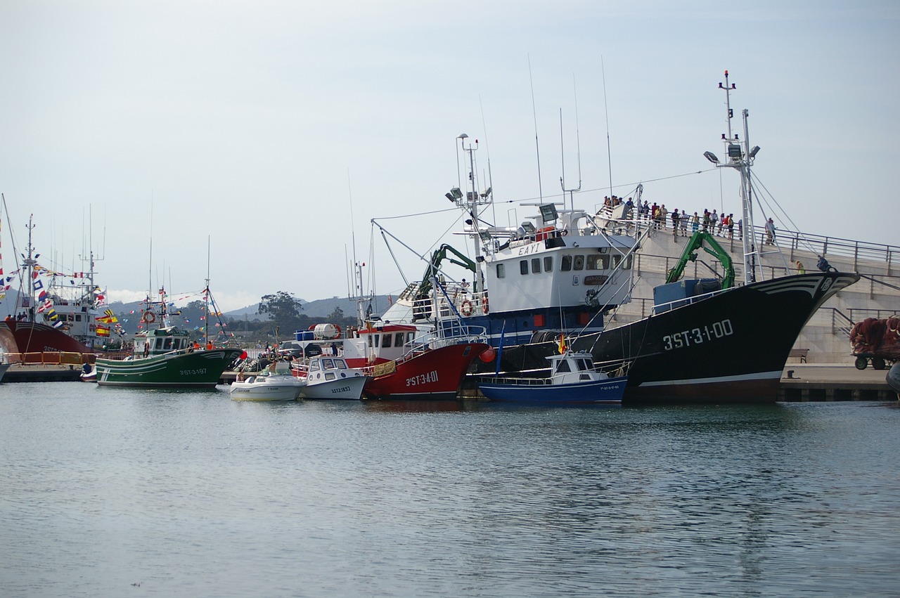 port fishing boat free photo