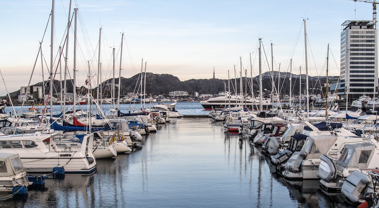 port boats sea free photo