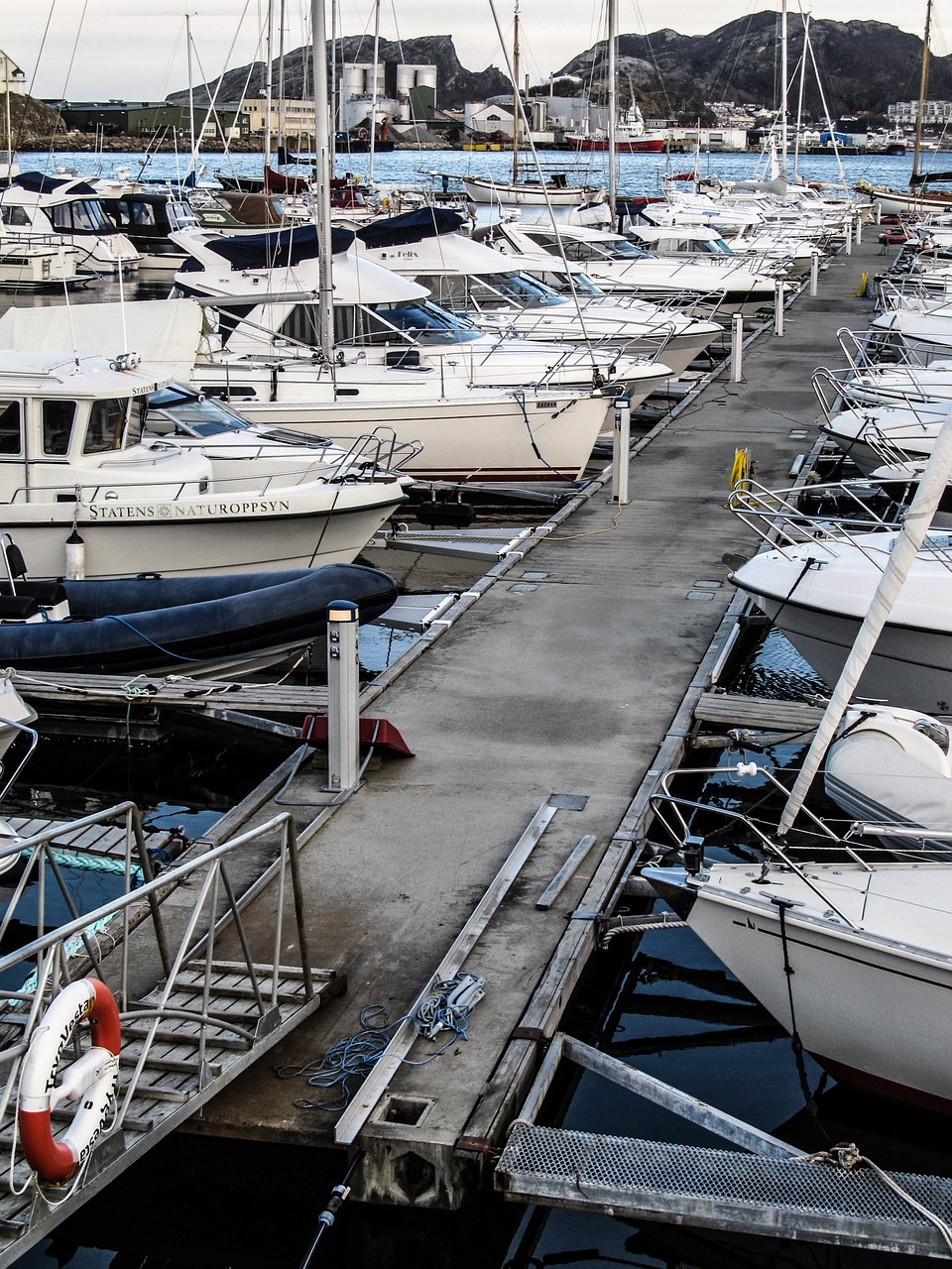 port boats sea free photo