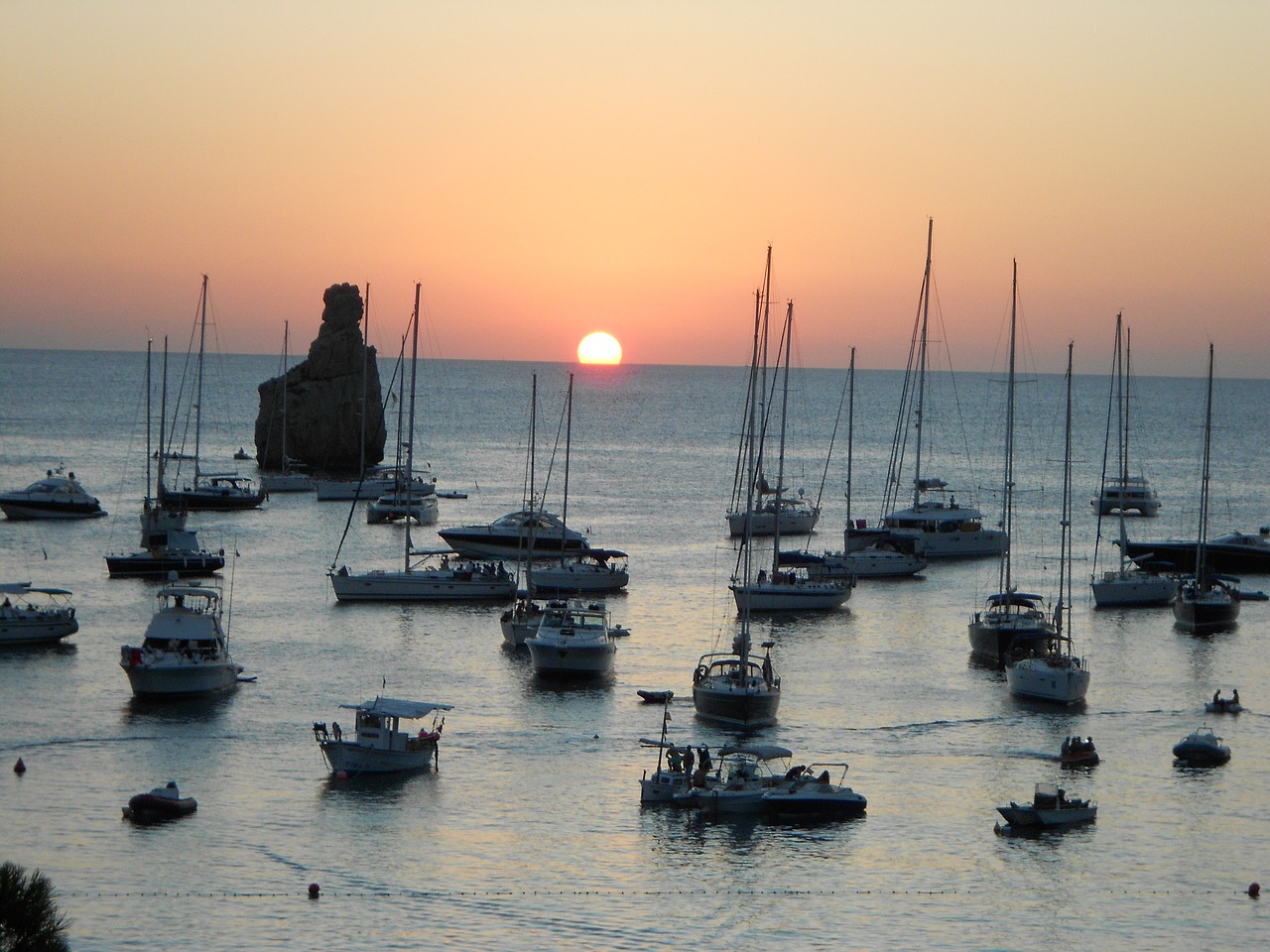 port boats sunset free photo