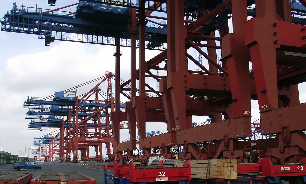 port container picker scales 32 free photo