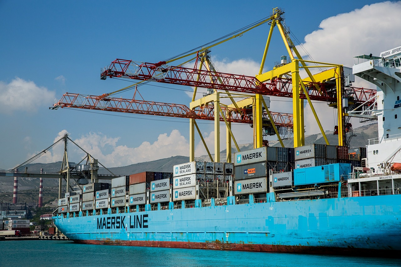 port ship crane free photo