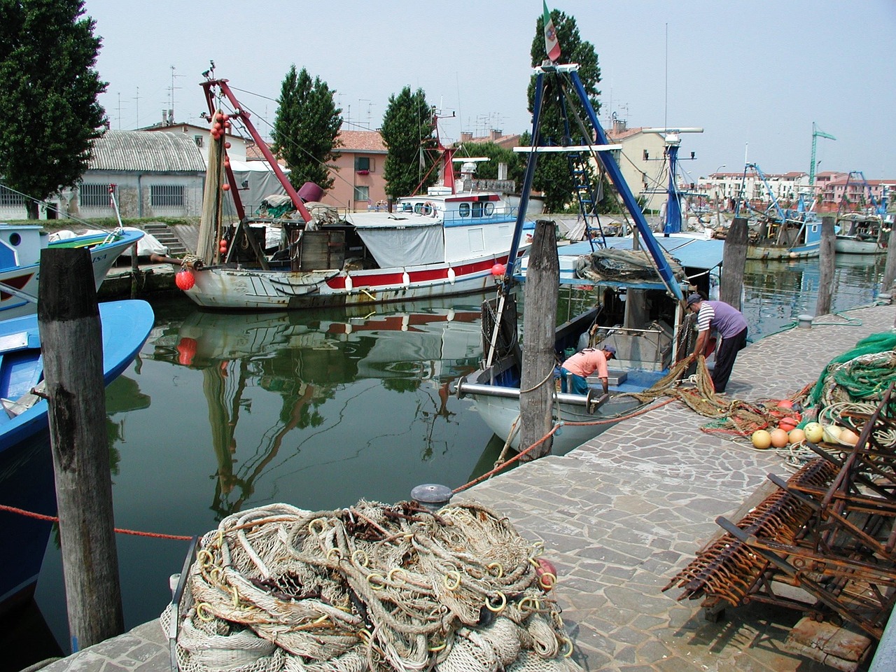 port fishing boats work free photo