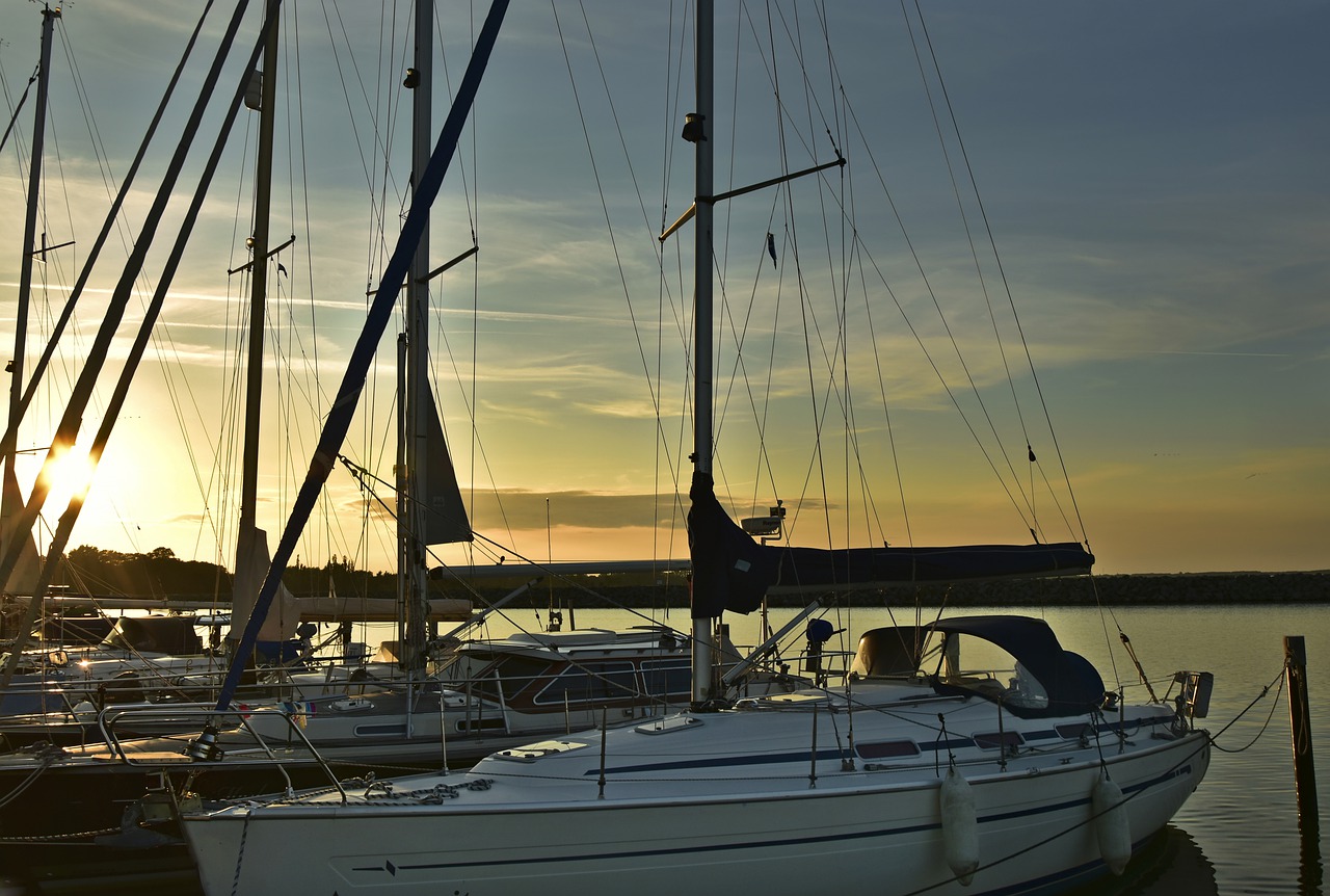 port boats  sailing boats  ships free photo