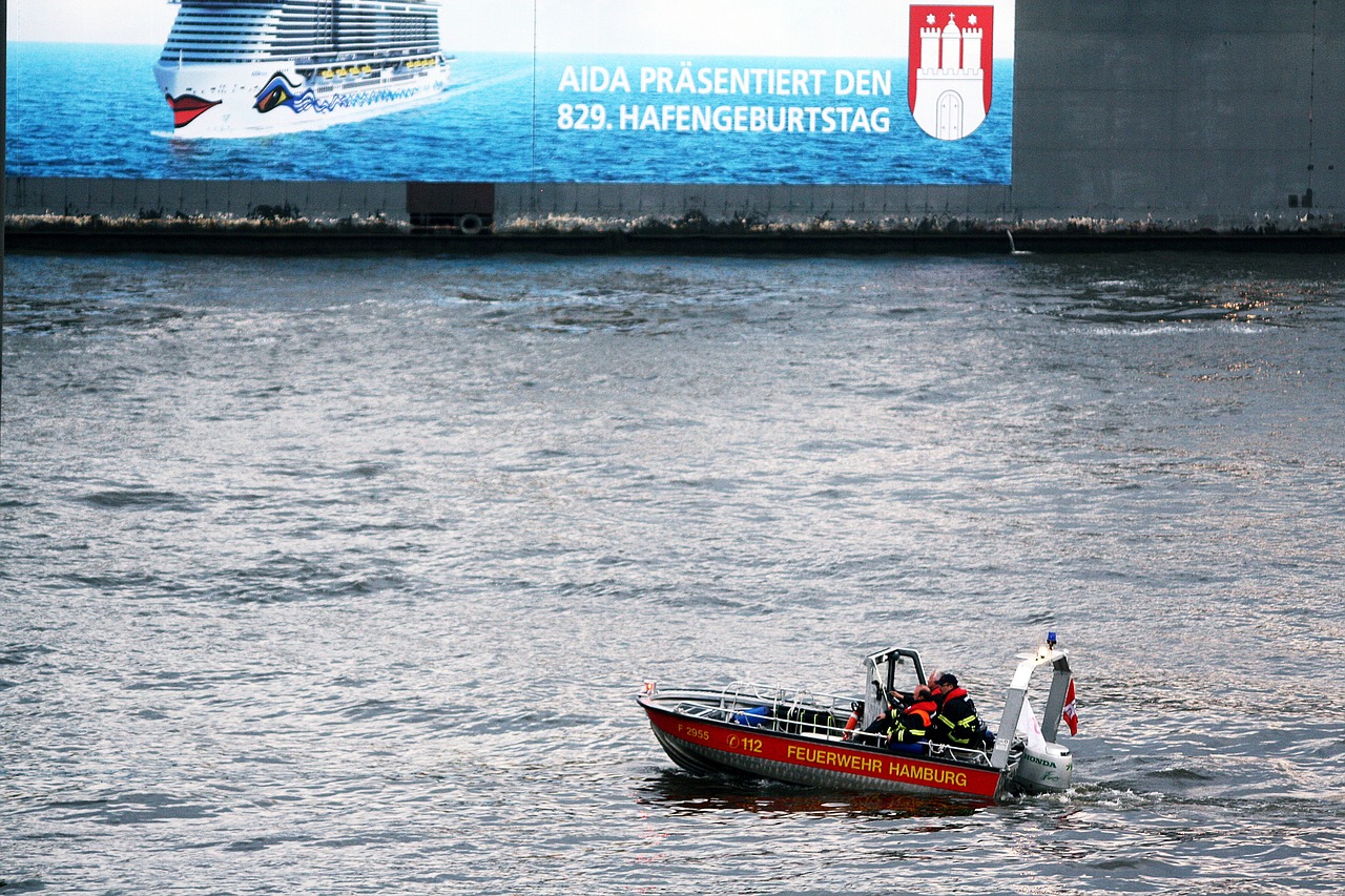 port motifs  harbour cruise  hafengeburtstag free photo