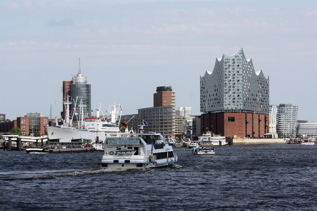 port motifs  harbour cruise  hamburg free photo