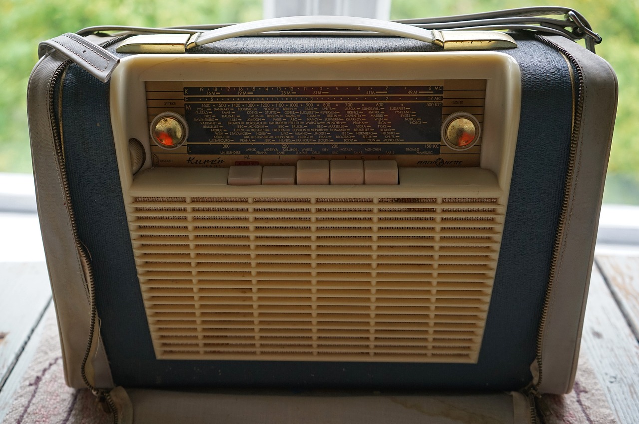 portable radio radio 50s free photo